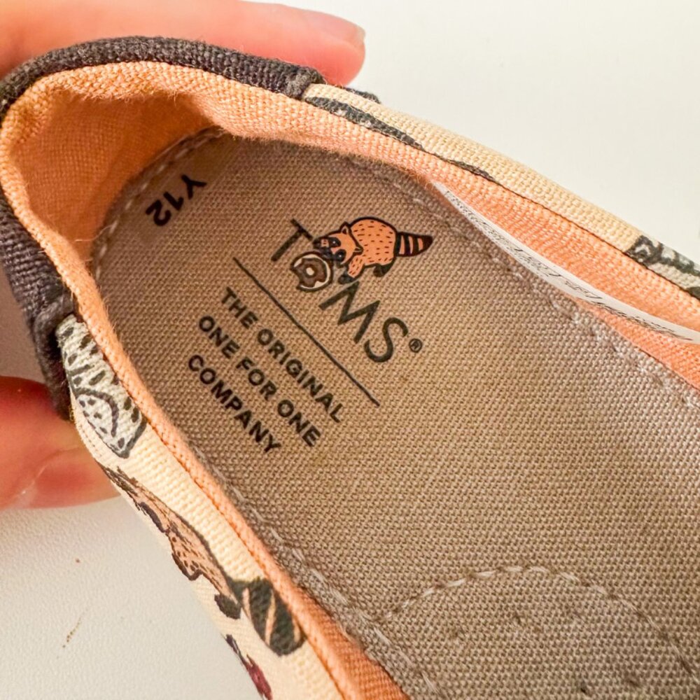 Toms Limited Edition Alpargata Raccoon Print Shoes- Size Youth 12 - NWOT - Picture 8 of 10